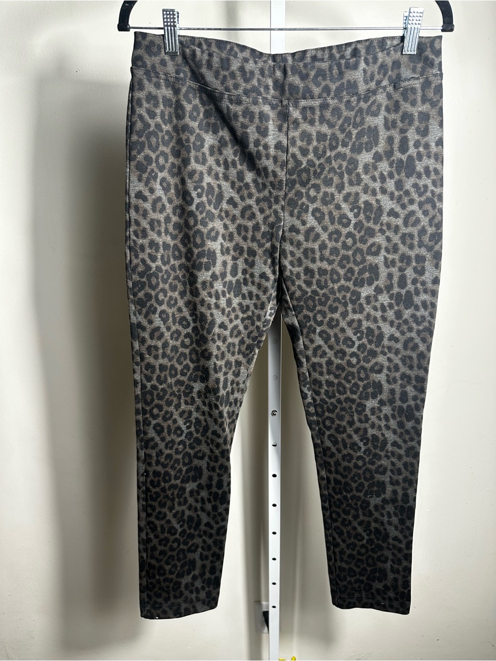 J64. Calvin Klein Leopard Animal Print Stretch Skinny Pants Leggings Medium